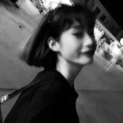路灯下牵手